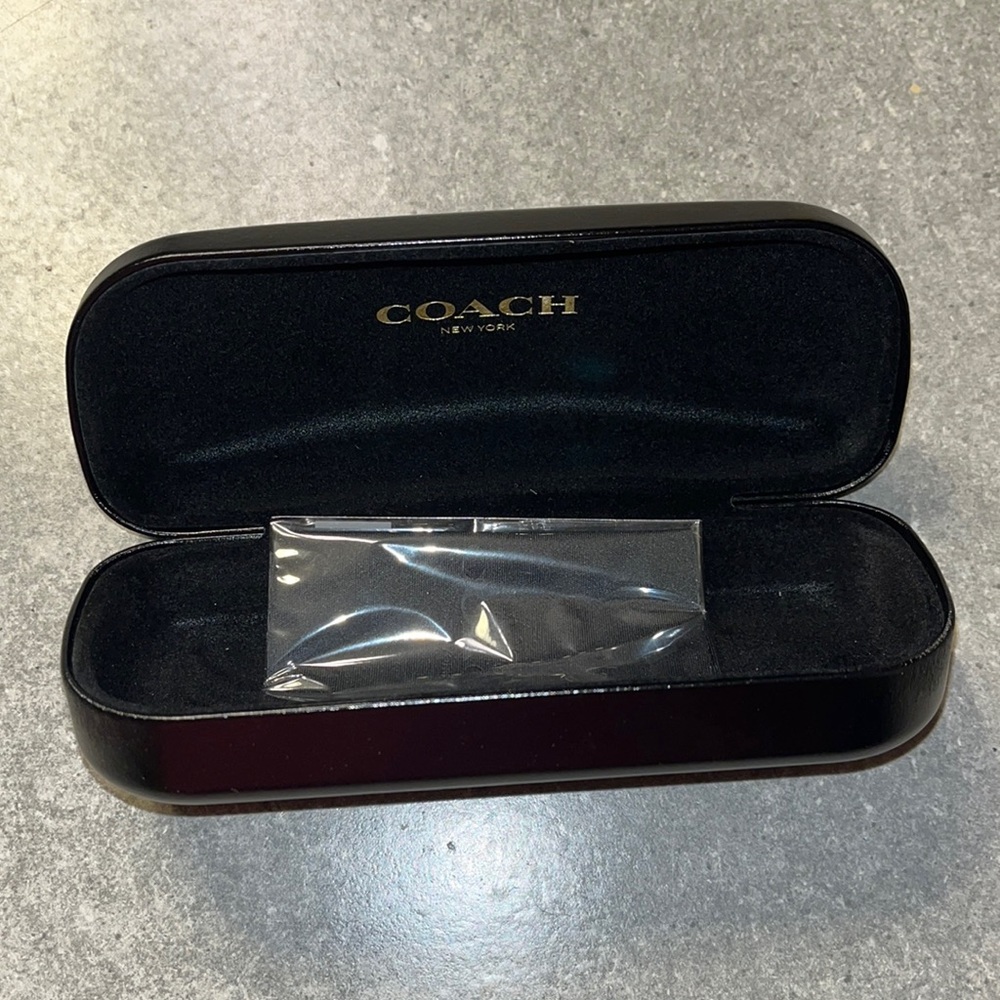 🎁NWOT Coach glasses case